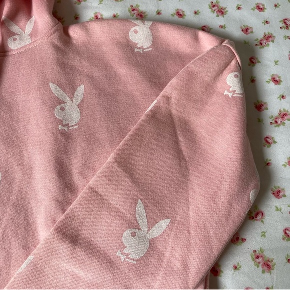 MISSGUIDED - PLAYBOY - Cropped Pink & White Hoodie - Picture 6 of 9